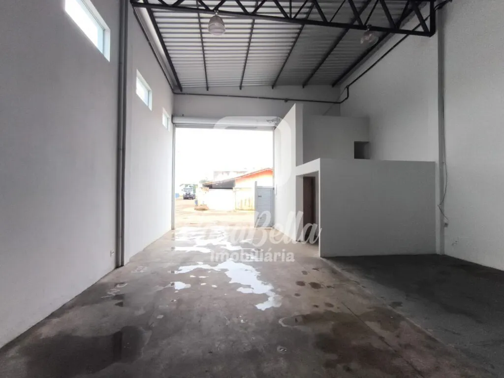 WhatsApp Image 2025 12 12 at 15.05.21 L32 - Barracão Comercial para locação no bairro Jurumirim